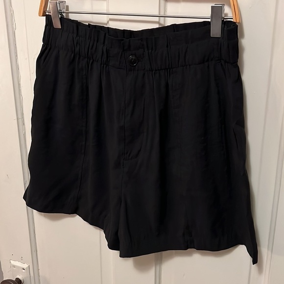 Madewell Seamed Pull-On Paperbag Shorts in Softdrape - Picture 3 of 9